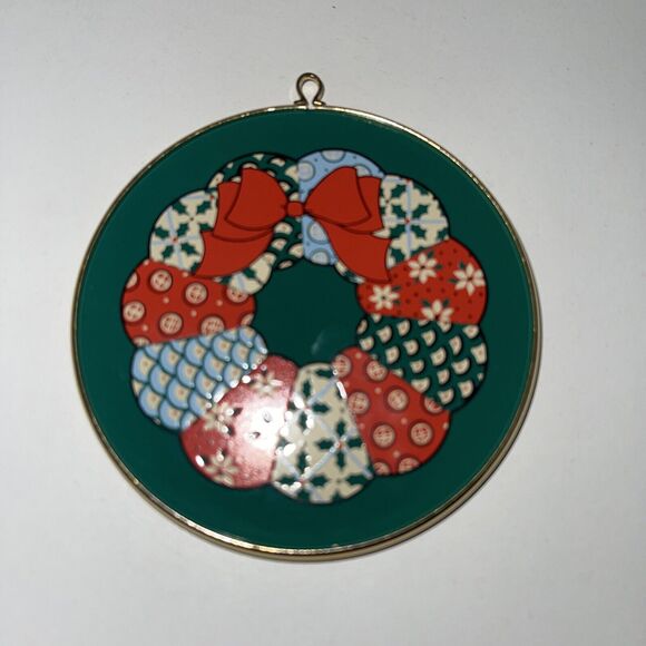 HALLMARK KEEPSAKE ORNAMENT with box CHRISTMAS WREATH - 1983 Vintage - Picture 3 of 4